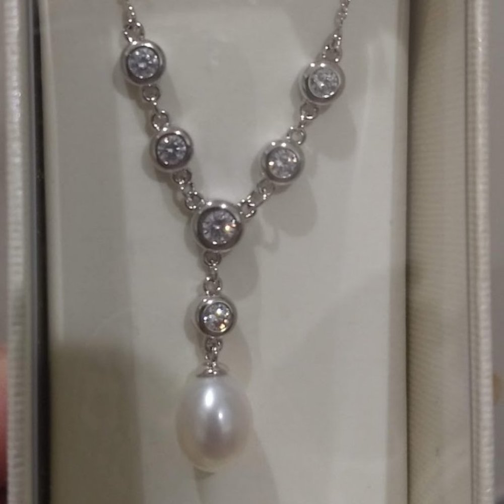 Honora earrings and necklace, pearl and crystals